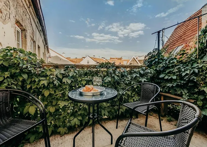 Butas Spacious - 140 Square Meters Apartment, Centre