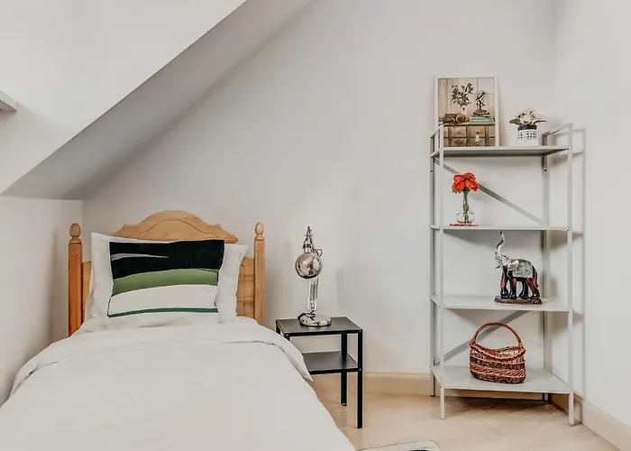 Spacious - 140 Square Meters Apartment, Centre *