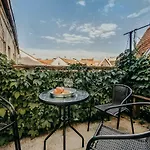 Butas Spacious - 140 Square Meters Apartment, Centre